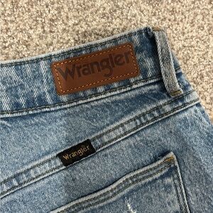 Women’s Wrangler Cropped Distressed Denim Jeans In Size 27, GREAT Condition